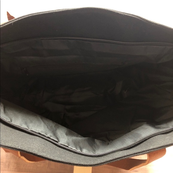 Last 1! Tropical Gold Palm Zip Closure Beach Bag! - Picture 7 of 11